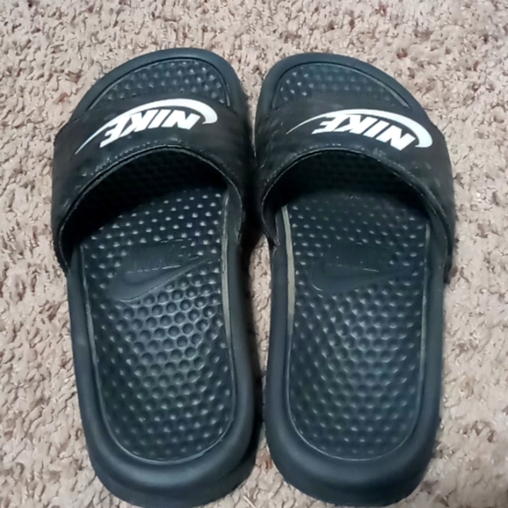 Nike slides